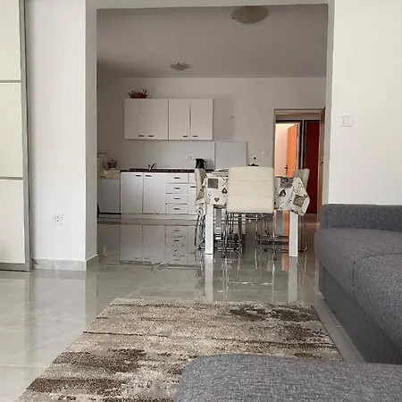 2 Apartment *