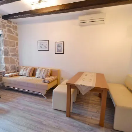 2 Apartment Kampor