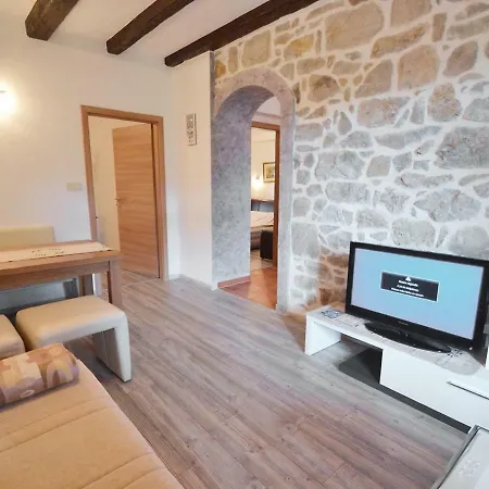 2 Apartament Kampor
